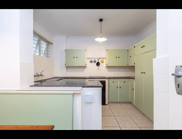 2 BEDROOM APARTMENT TO LET IN MOUILLE POINT
